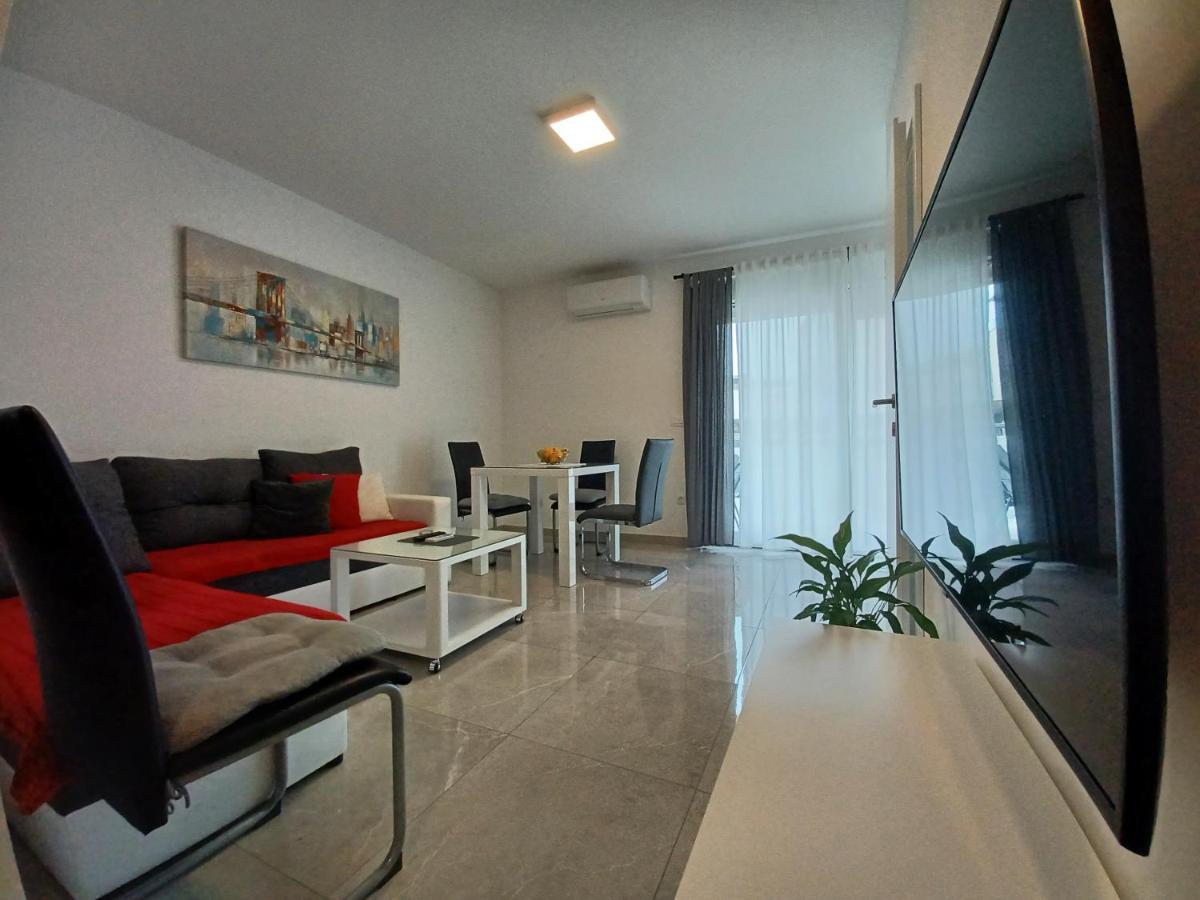 Apartments Leon 2 Novigrad  ภายนอก รูปภาพ