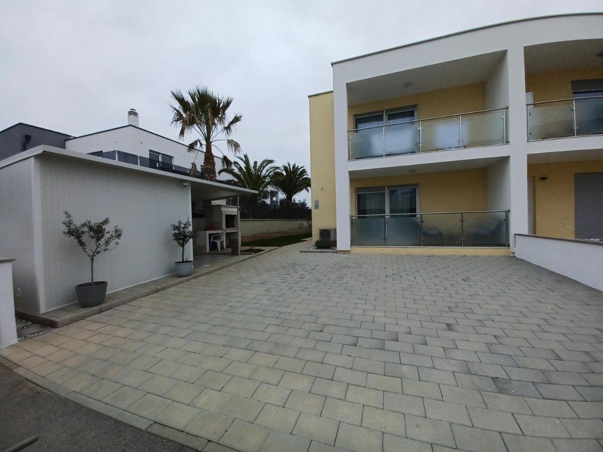 Apartments Leon 2 Novigrad  ภายนอก รูปภาพ