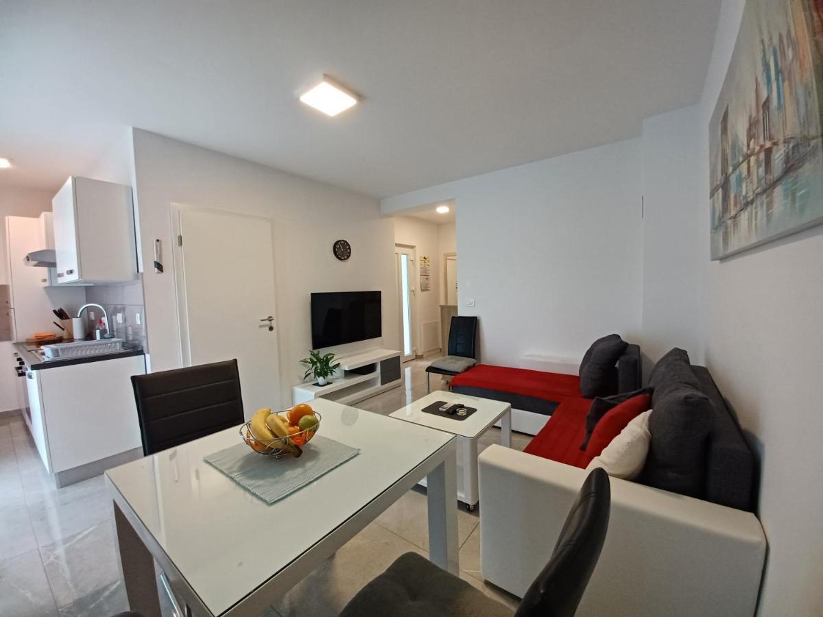 Apartments Leon 2 Novigrad  ภายนอก รูปภาพ