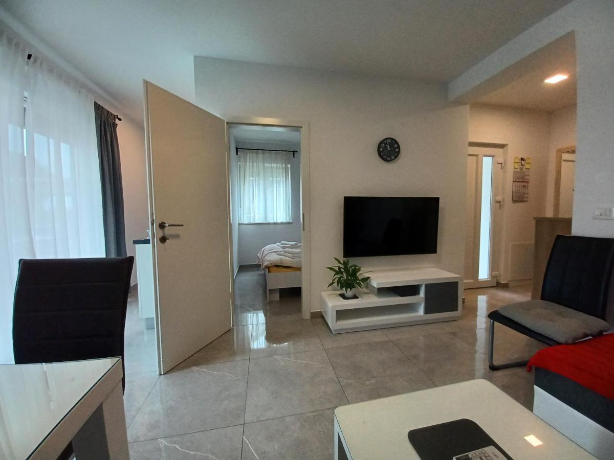 Apartments Leon 2 Novigrad  ภายนอก รูปภาพ